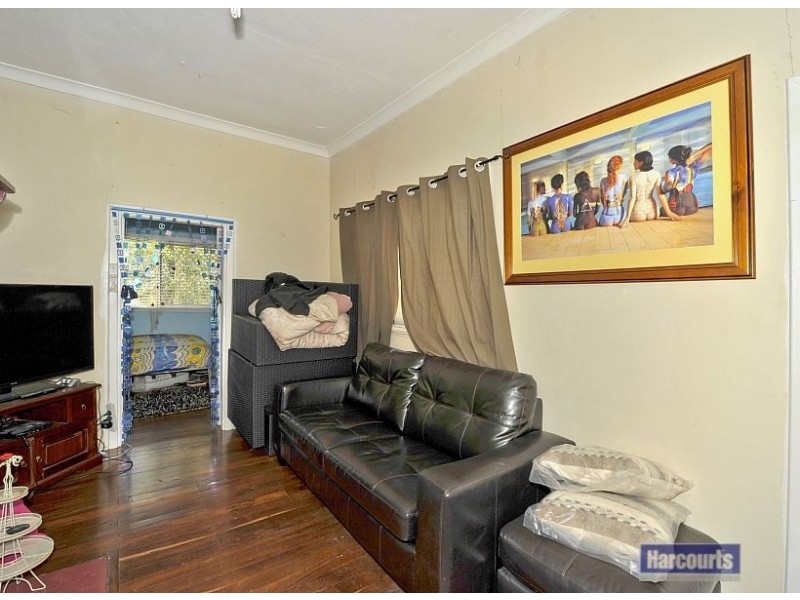 4 Bolton Street, Dudley Park WA 6210