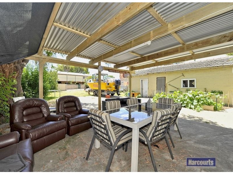 4 Bolton Street, Dudley Park WA 6210