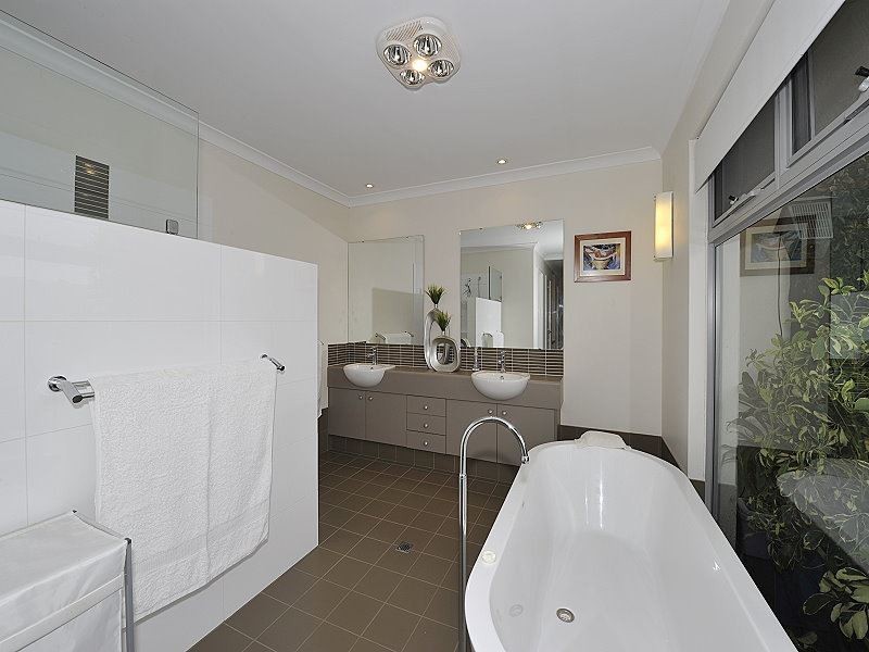 17 Gael Place, Dudley Park WA 6210