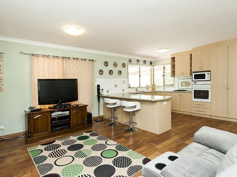 128 Armstrong Hills Drive, Lake Clifton WA 6215