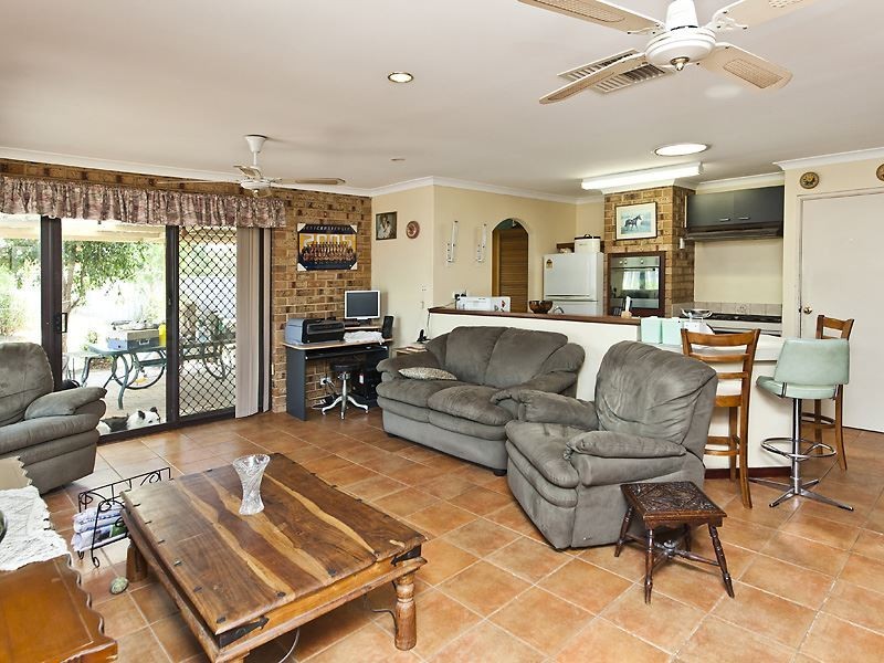 9 Marshall Avenue, Pinjarra WA 6208