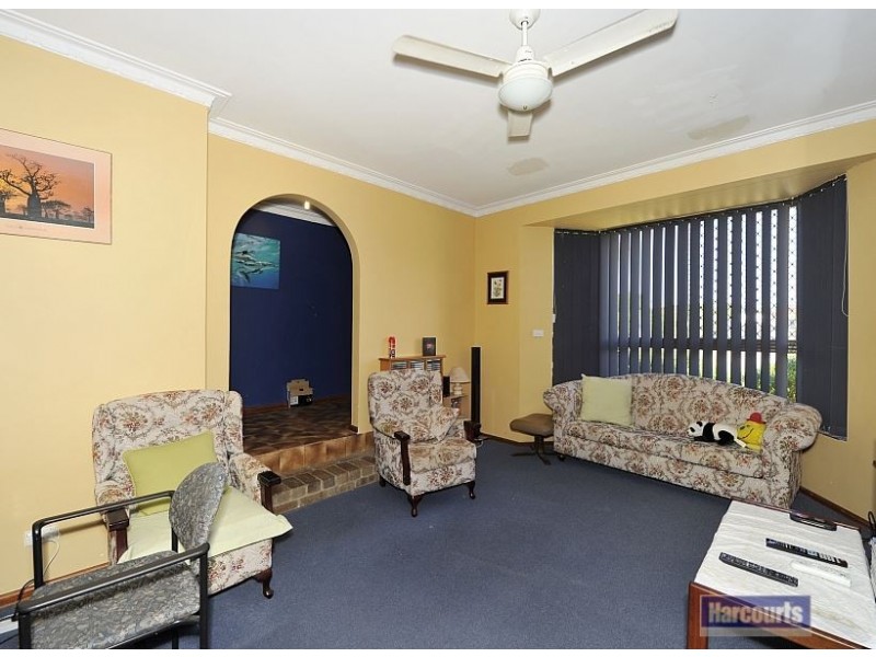 6 Oakdale Close, Halls Head WA 6210