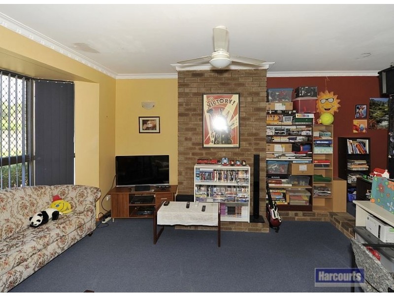 6 Oakdale Close, Halls Head WA 6210