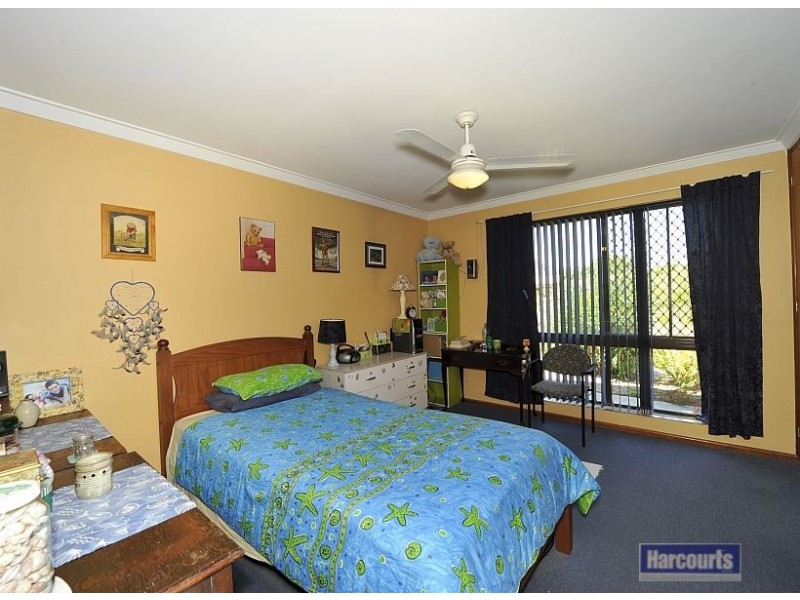 6 Oakdale Close, Halls Head WA 6210