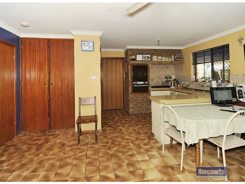 6 Oakdale Close, Halls Head WA 6210