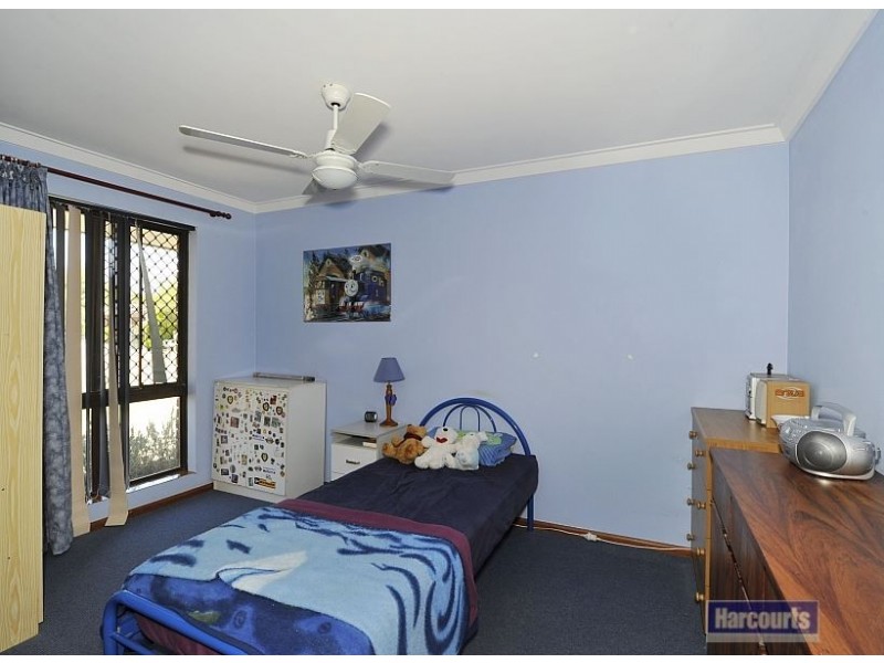 6 Oakdale Close, Halls Head WA 6210