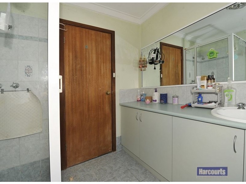 6 Oakdale Close, Halls Head WA 6210