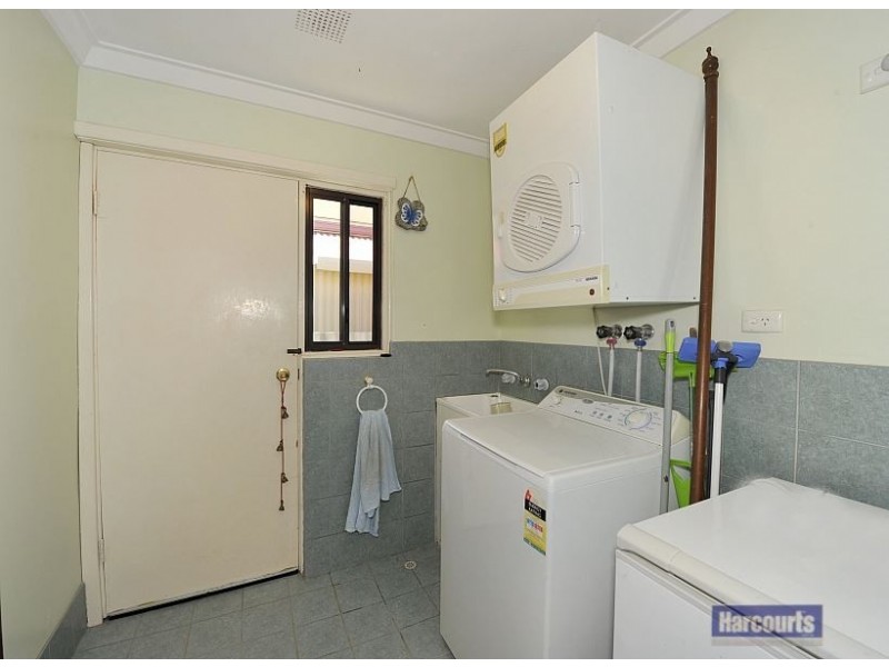 6 Oakdale Close, Halls Head WA 6210