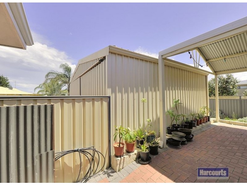 6 Oakdale Close, Halls Head WA 6210