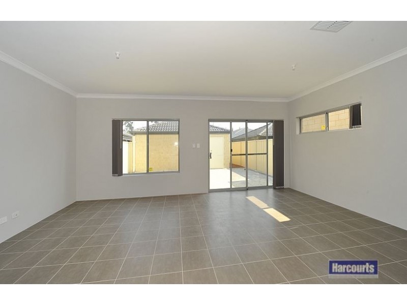 41 Kerkeri Heights, Lakelands WA 6180