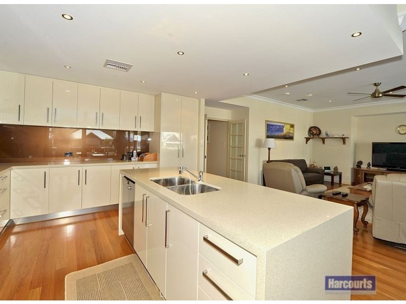 10 Ragamuffin Point, Halls Head WA 6210