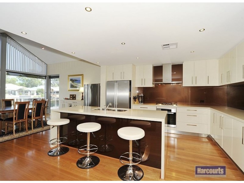 10 Ragamuffin Point, Halls Head WA 6210