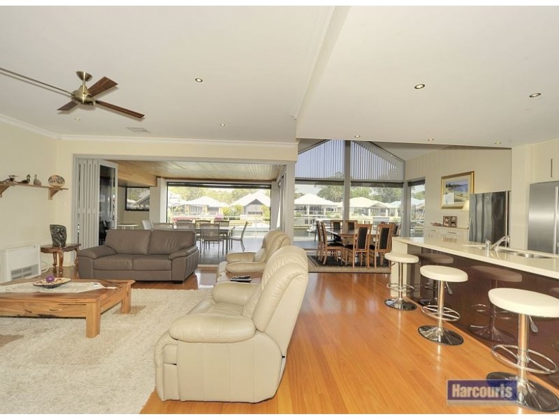 10 Ragamuffin Point, Halls Head WA 6210