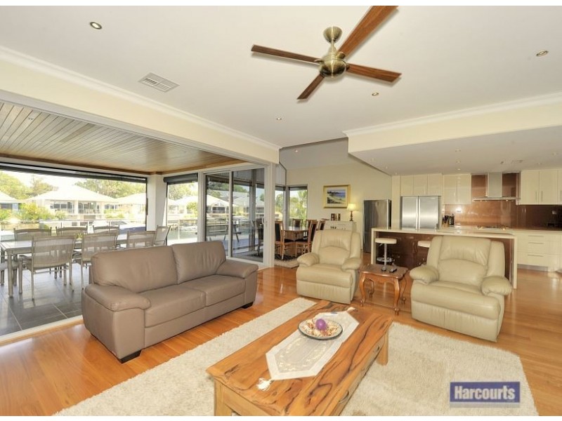 10 Ragamuffin Point, Halls Head WA 6210