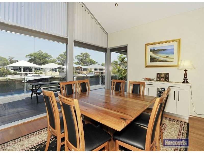 10 Ragamuffin Point, Halls Head WA 6210