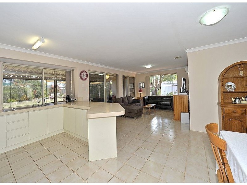 10 Railton Place, Dudley Park WA 6210