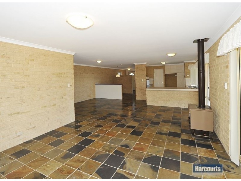 15 Jacana Way, Halls Head WA 6210