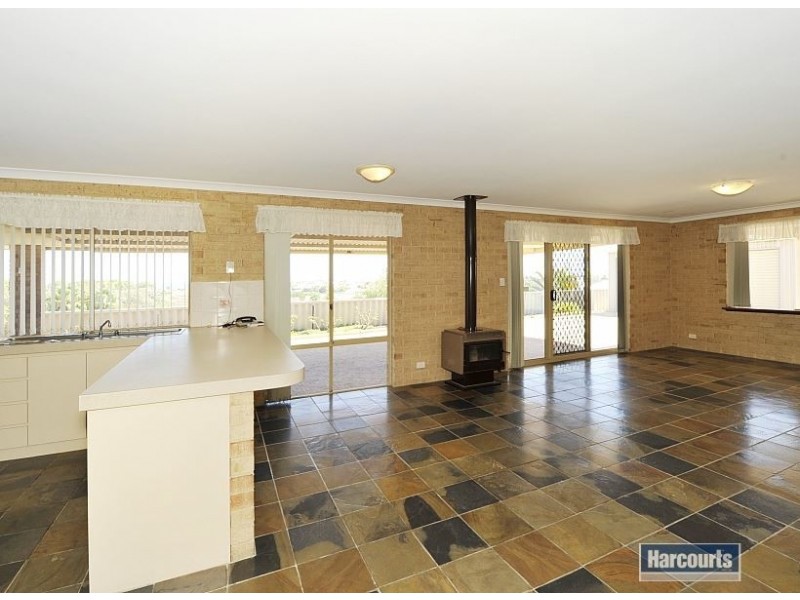 15 Jacana Way, Halls Head WA 6210