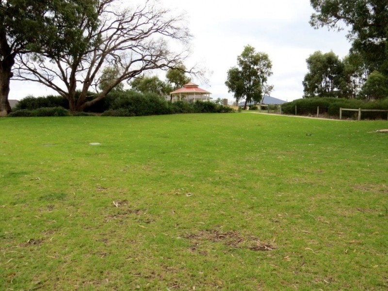 22 Winslow Crest, Lakelands WA 6180