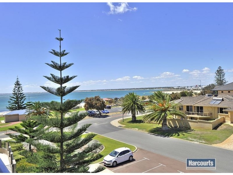 10/11 Halls Head Parade, Halls Head WA 6210