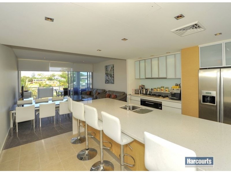 10/11 Halls Head Parade, Halls Head WA 6210