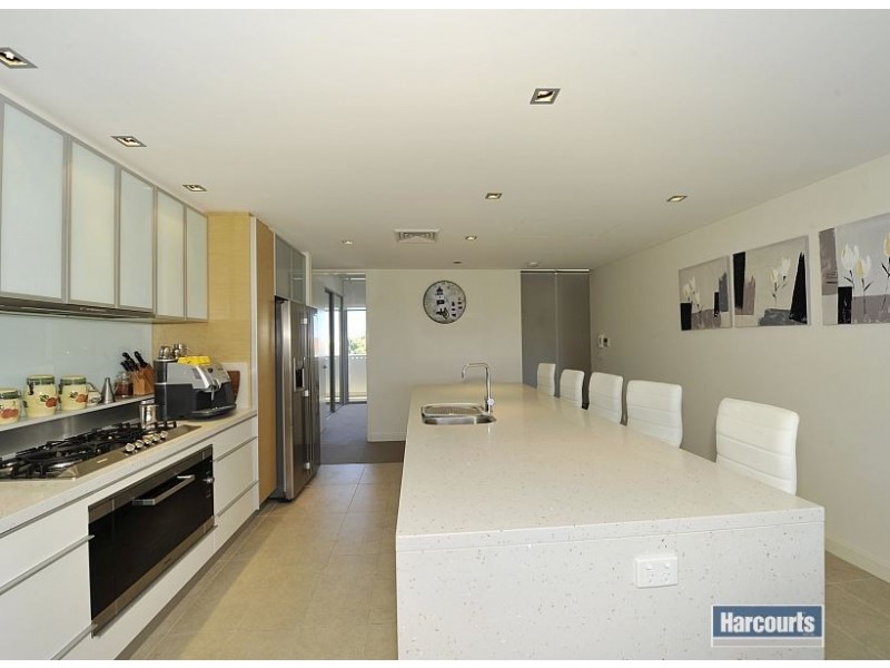 10/11 Halls Head Parade, Halls Head WA 6210