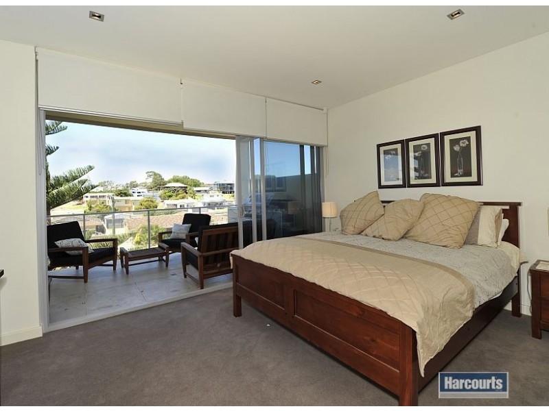 10/11 Halls Head Parade, Halls Head WA 6210