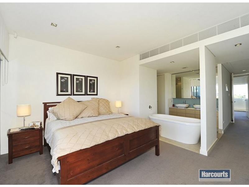 10/11 Halls Head Parade, Halls Head WA 6210