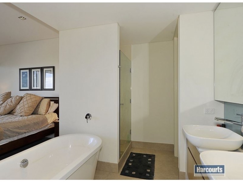 10/11 Halls Head Parade, Halls Head WA 6210