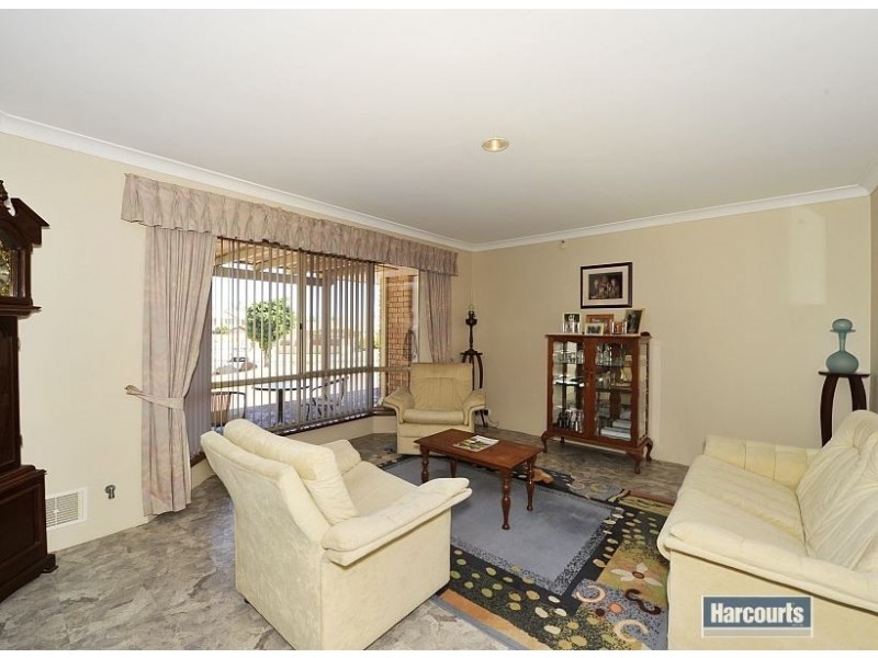 2 Grafton Drive, Dudley Park WA 6210