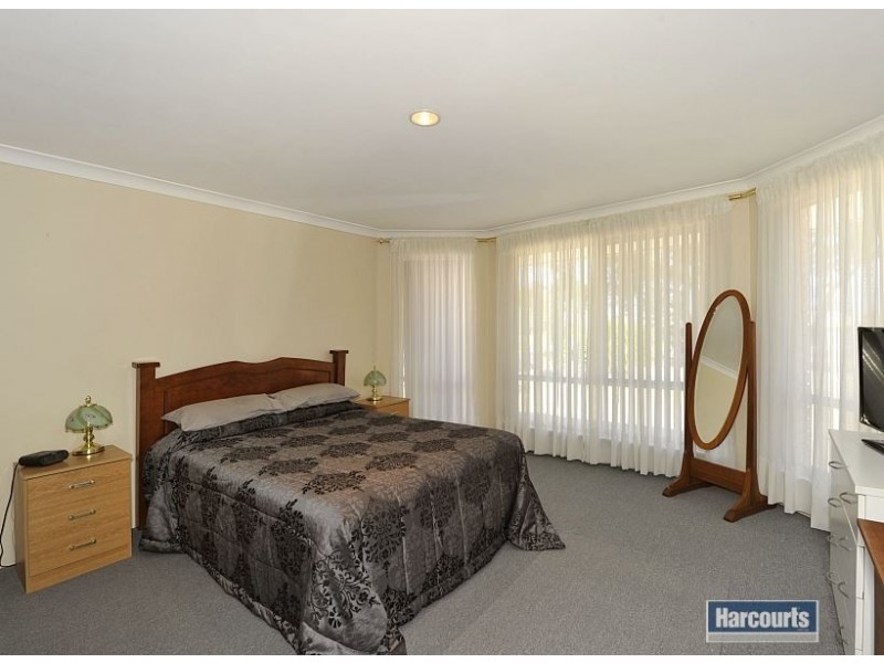 2 Grafton Drive, Dudley Park WA 6210