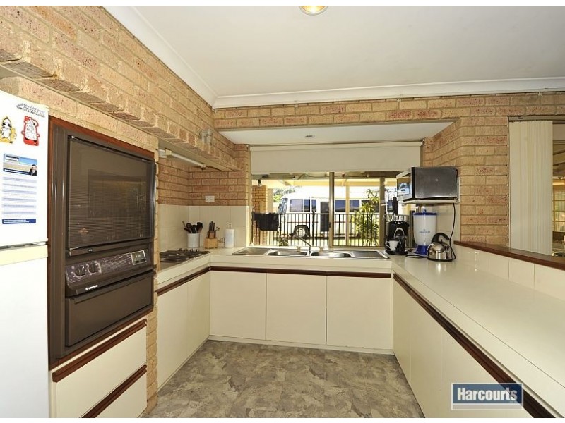 2 Grafton Drive, Dudley Park WA 6210