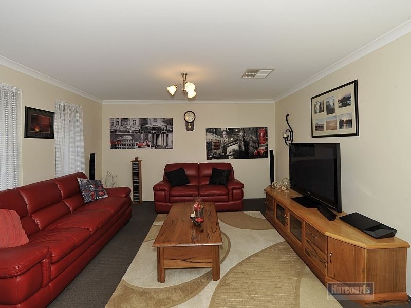 32 Carissa Turn, Halls Head WA 6210