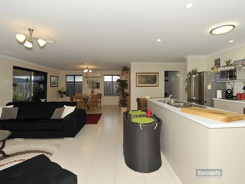 32 Carissa Turn, Halls Head WA 6210