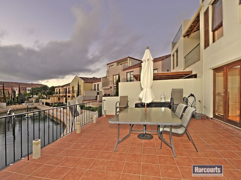 100/18 Port Quays, Wannanup WA 6210