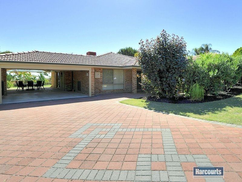 15 Berrigan Row, Halls Head WA 6210