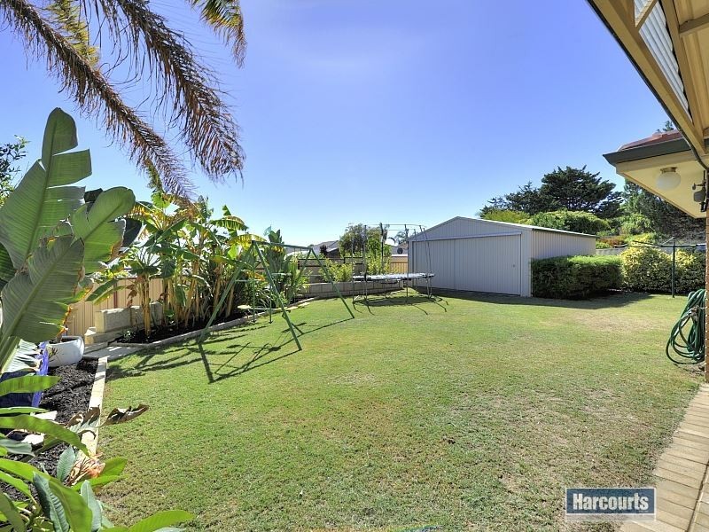 15 Berrigan Row, Halls Head WA 6210