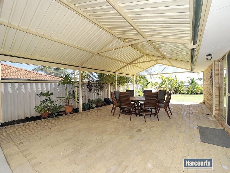 15 Berrigan Row, Halls Head WA 6210