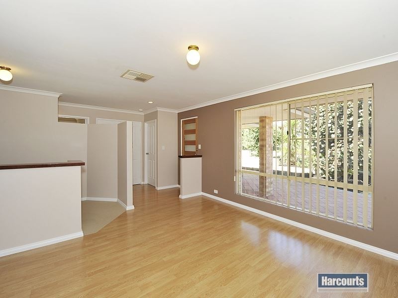 15 Berrigan Row, Halls Head WA 6210