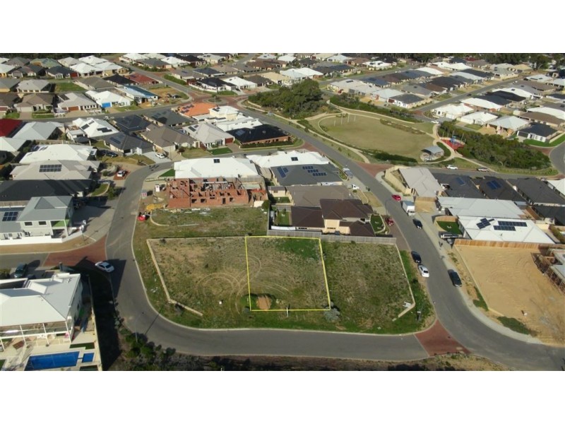 11 Lorea Loop, Halls Head WA 6210
