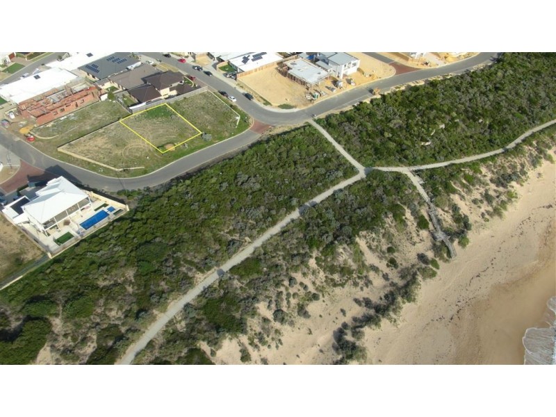 11 Lorea Loop, Halls Head WA 6210