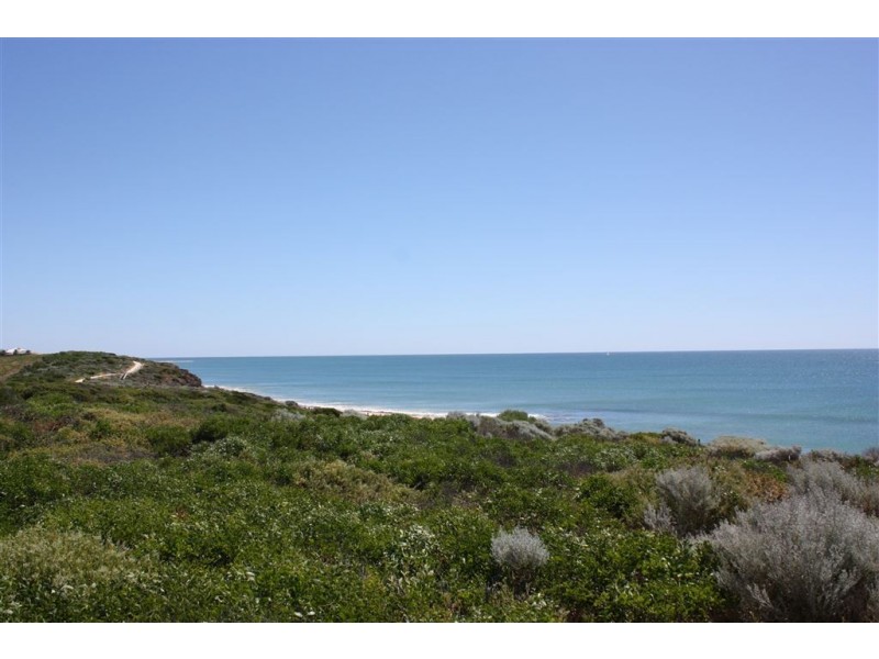 11 Lorea Loop, Halls Head WA 6210