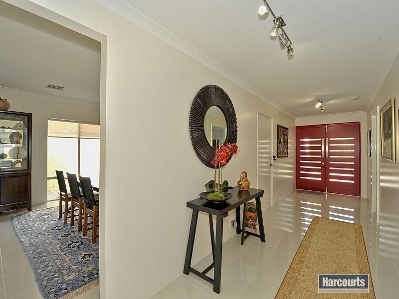 19 Sharperton Meander, Dudley Park WA 6210