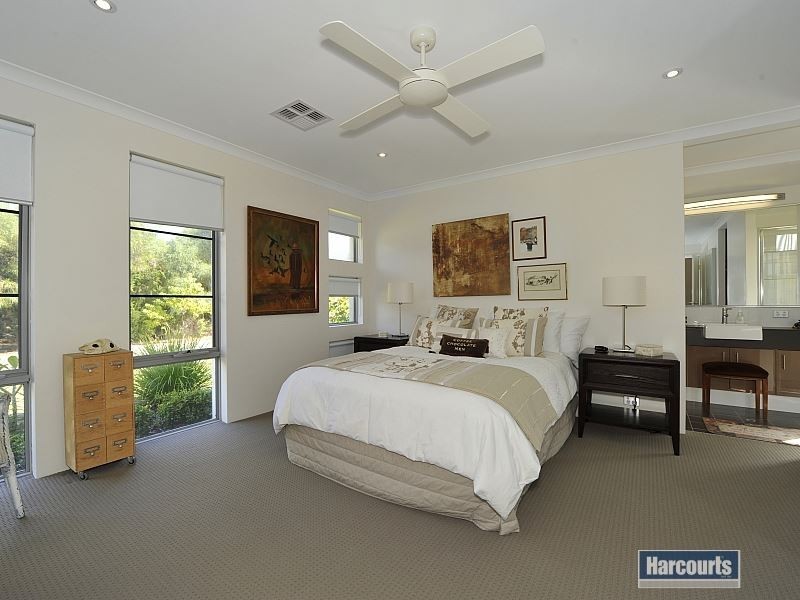 19 Sharperton Meander, Dudley Park WA 6210