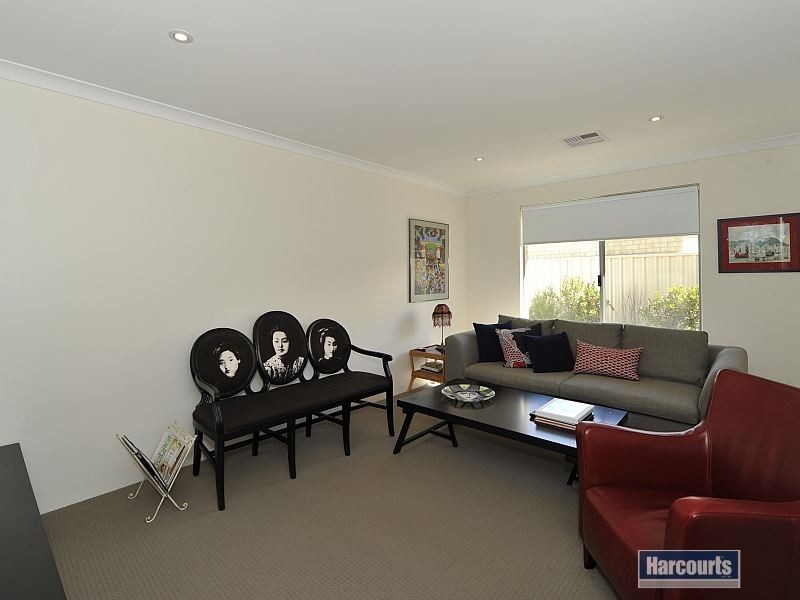 19 Sharperton Meander, Dudley Park WA 6210