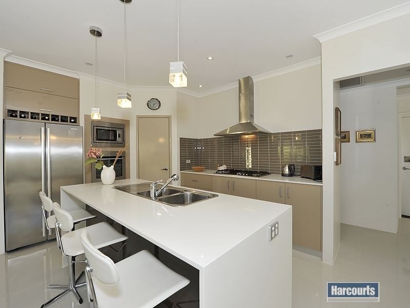 19 Sharperton Meander, Dudley Park WA 6210