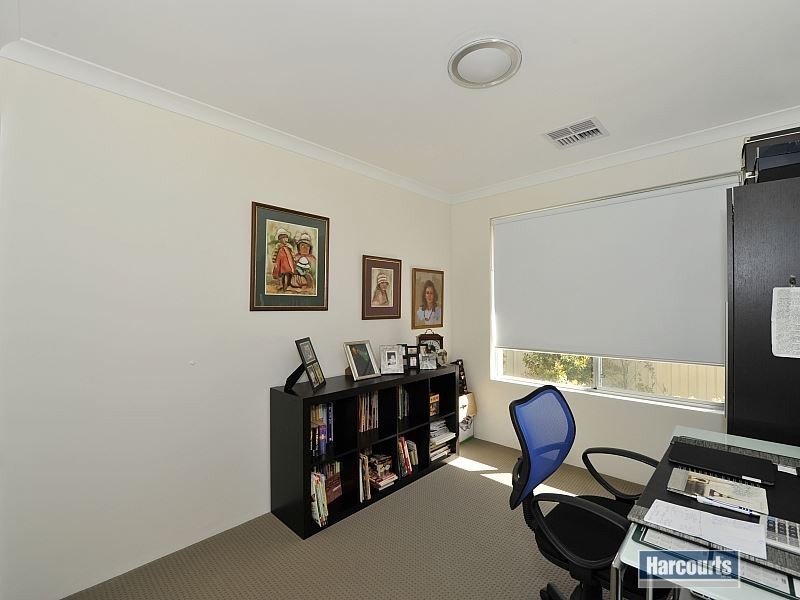 19 Sharperton Meander, Dudley Park WA 6210