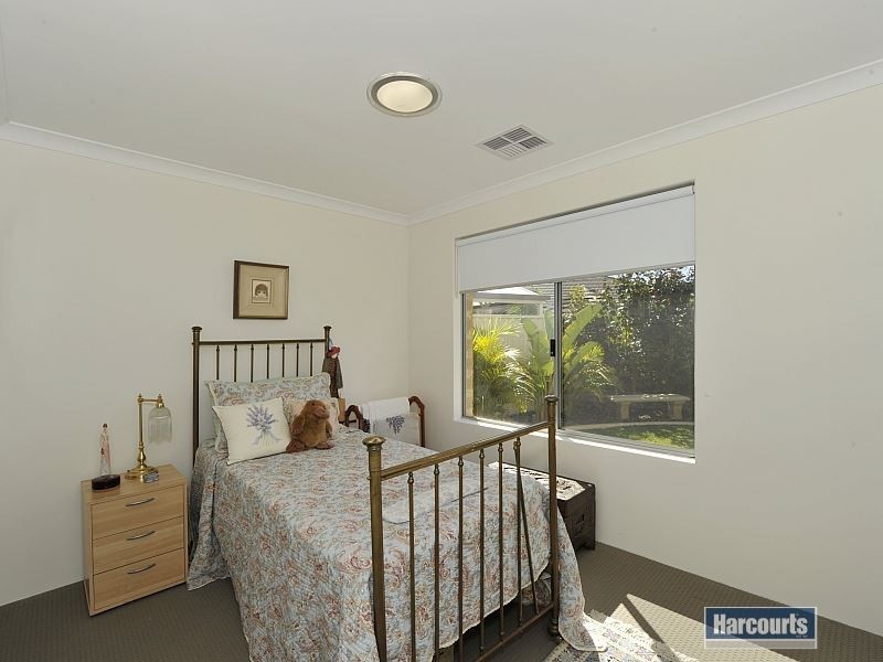 19 Sharperton Meander, Dudley Park WA 6210