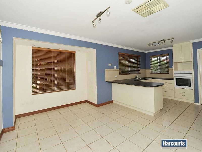 9 Oakdale Close, Halls Head WA 6210