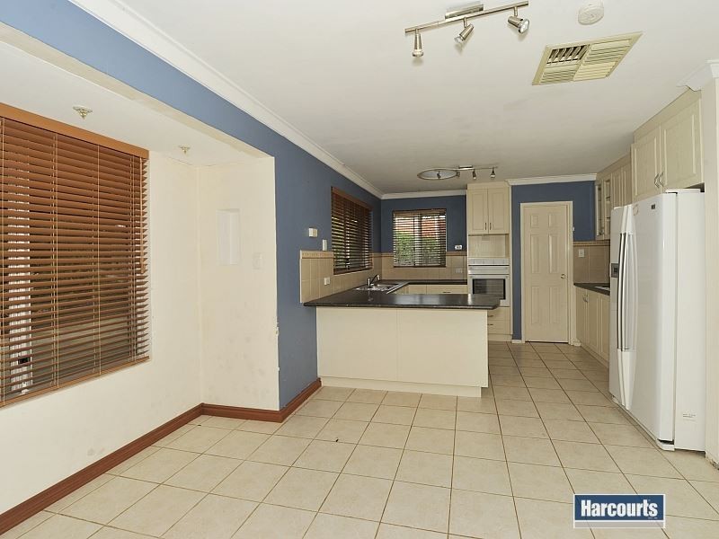 9 Oakdale Close, Halls Head WA 6210